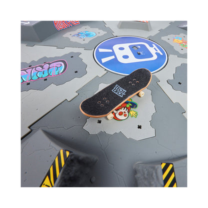 Tech Deck Authentic Fingerboard Turntable Skatepark Playset with Vehicle Figure