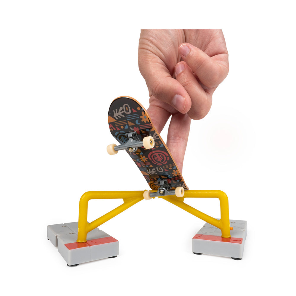 Tech Deck Versus Series Fingerboard 2-Pack with Street Obstacle and Cards