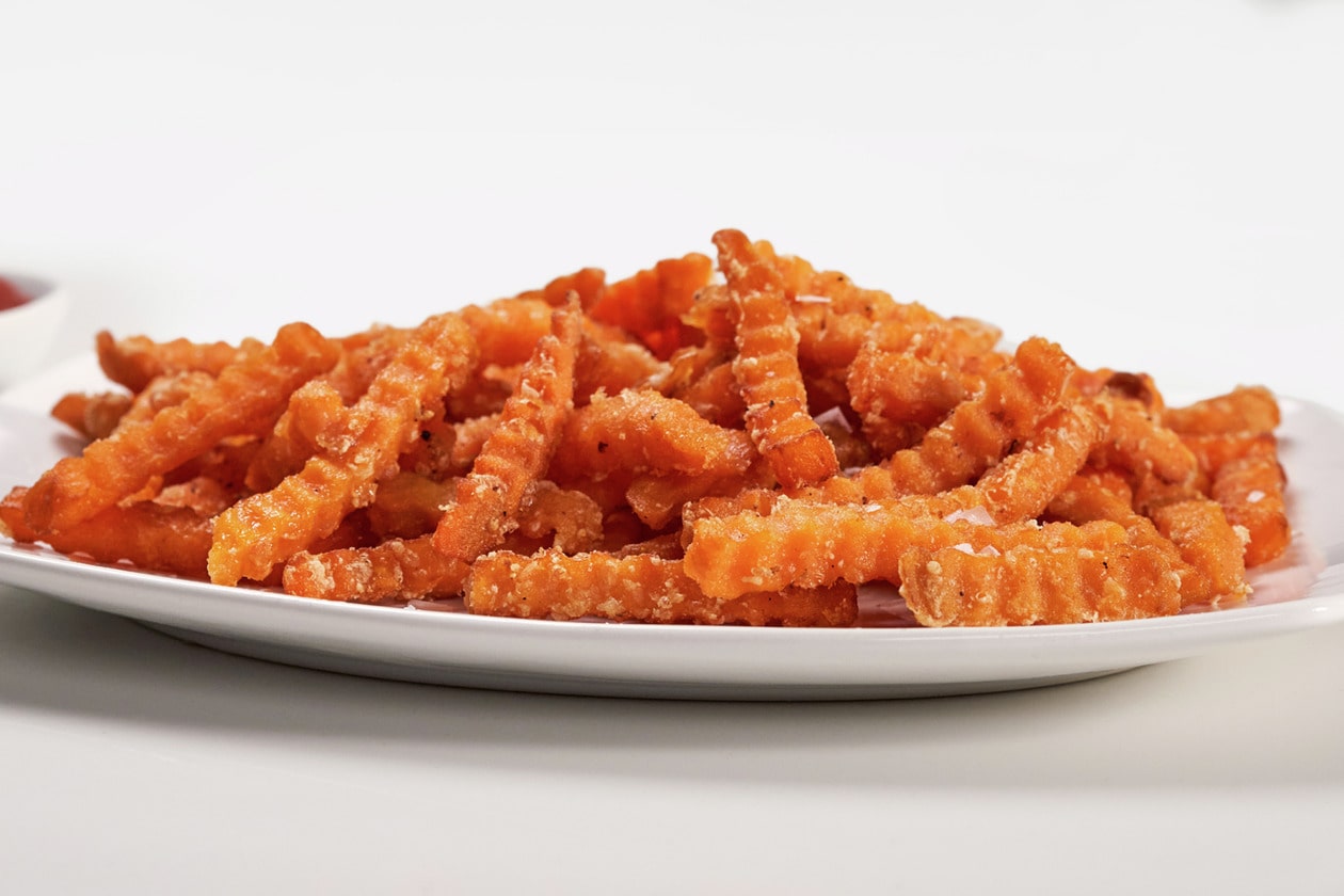 Frigidaire 5-in-1 Black Air Fryer, Bake, Dehydrate, Rotisserie Countertop Oven