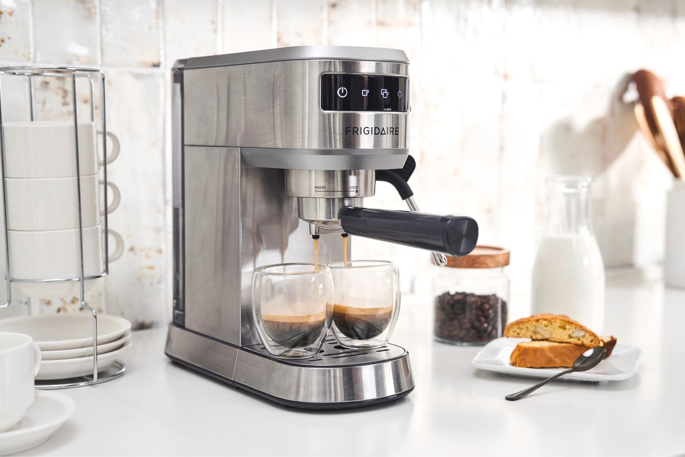 Frigidaire Stainless Steel Steam Espresso Maker with 20-Bar Pressure & Frother