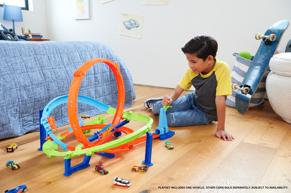 Hot Wheels Loop Cyclone Challenge Track Set: Epic Stunts, Two Play Modes