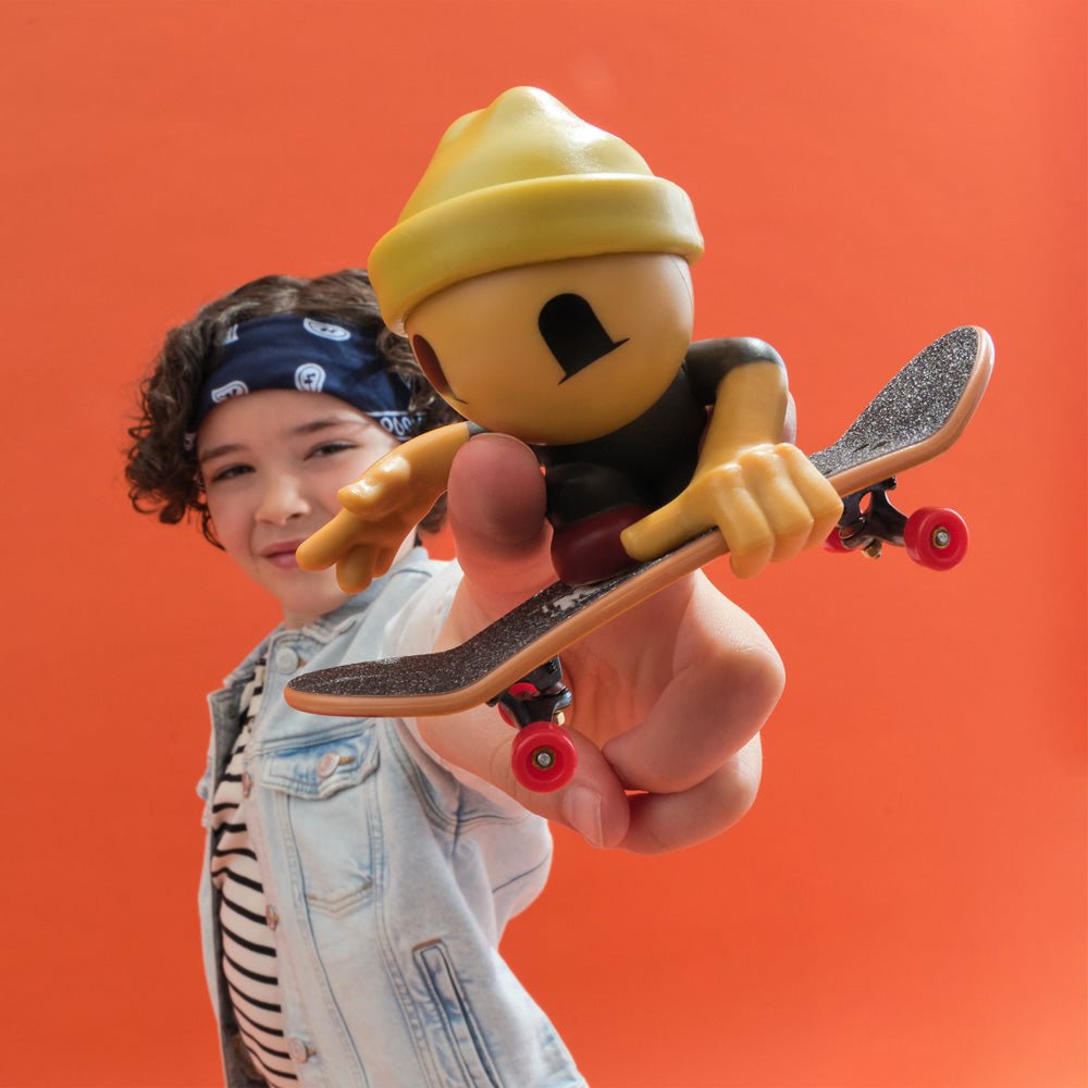 Tech Deck Sk8 Crew Exclusive Fingerboard Set with Assistant for Trick Mastery